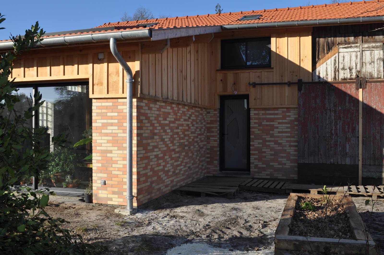 Création d’une extension sur une ancienne grange sur la commune de Lège Cap-Ferret, sur le Bassin d’Arcachon, avec bardage bois